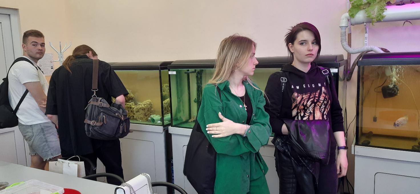 Зображення, що містить одежа, особа, стіна, у приміщенні</p>
<p>Вміст на основі ШІ може бути неправильним.