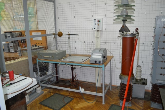 лабораторія техніки високих напруг 1