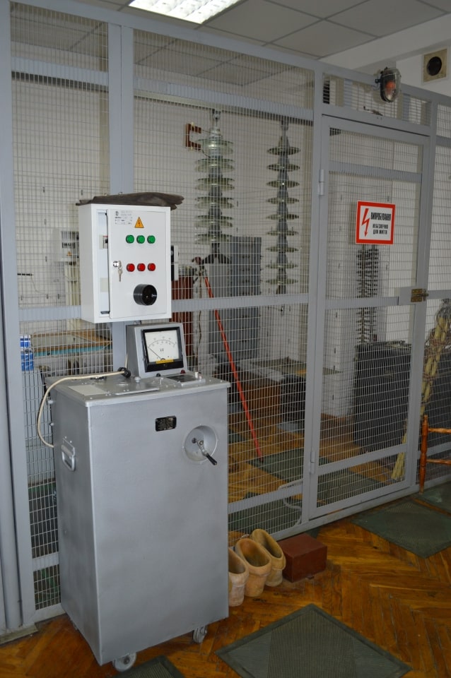 лабораторія техніки високих напруг 3