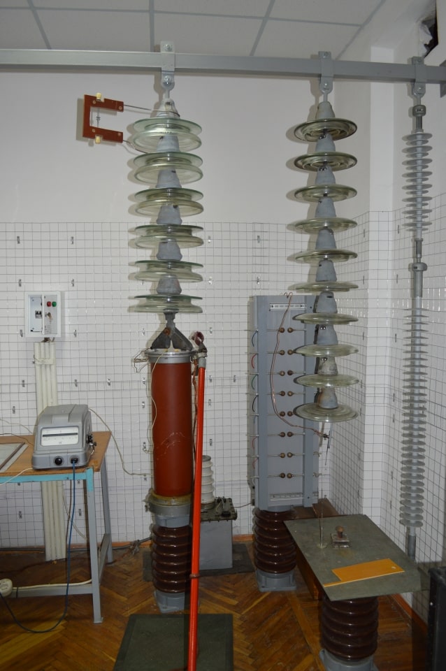 лабораторія техніки високих напруг 4