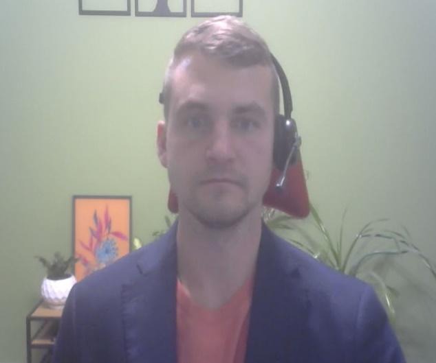 Зображення, що містить Обличчя людини, особа, стіна, чоловік</p>
<p>Вміст на основі ШІ може бути неправильним.