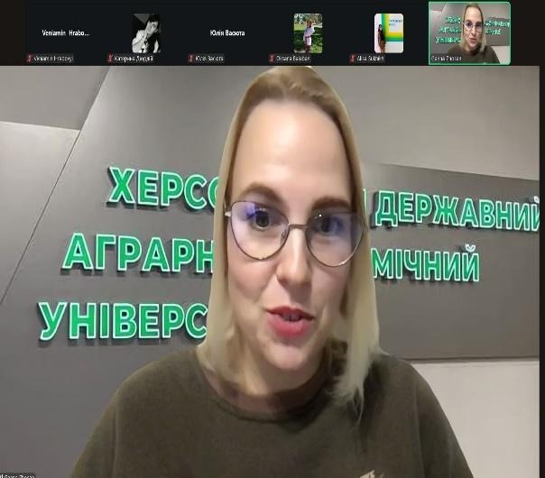 Зображення, що містить текст, Обличчя людини, окуляри, особа</p>
<p>Вміст на основі ШІ може бути неправильним.