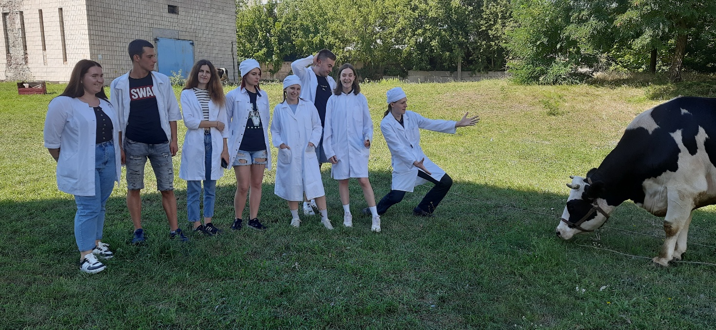 Зображення, що містить просто неба, одежа, трава, особа</p>
<p>Вміст на основі ШІ може бути неправильним.