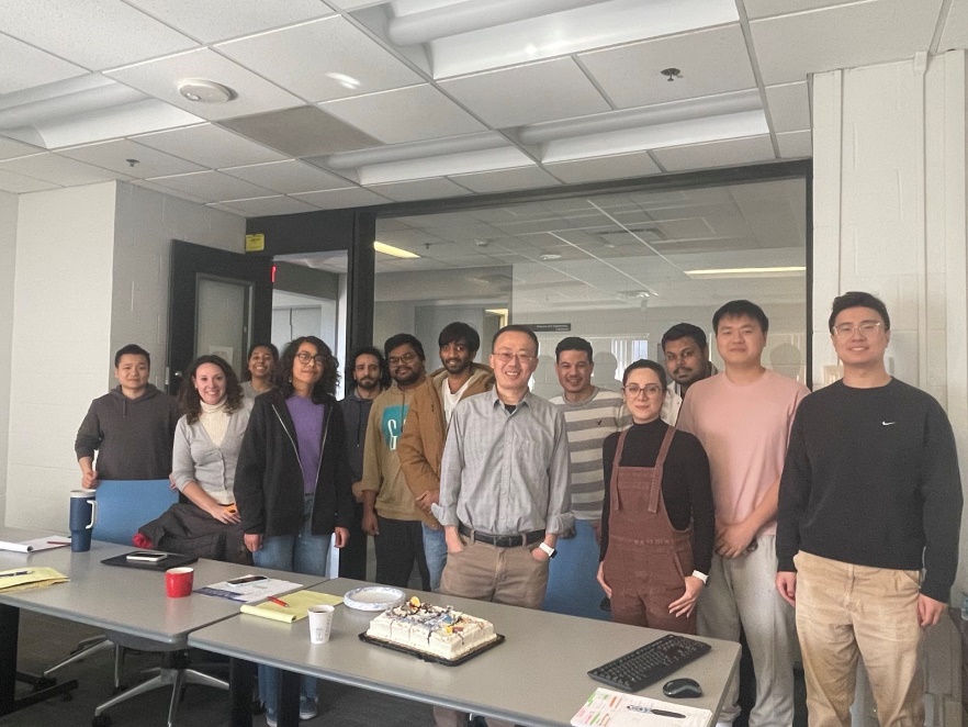 Зображення, що містить одежа, особа, у приміщенні, чоловік</p>
<p>Вміст на основі ШІ може бути неправильним.