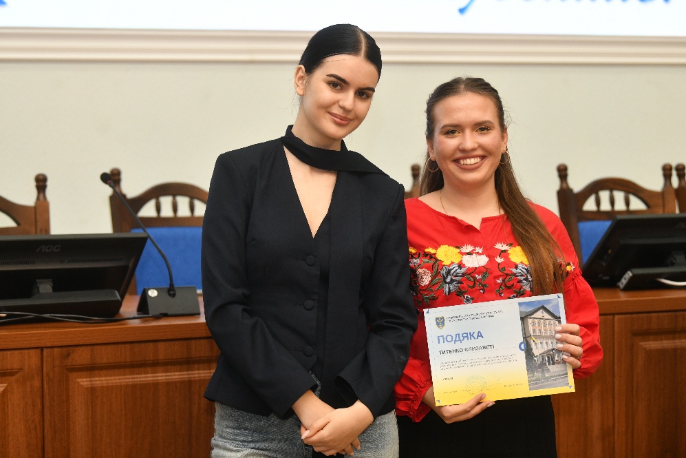 Зображення, що містить одежа, особа, Обличчя людини, усмішка</p>
<p>Вміст на основі ШІ може бути неправильним.