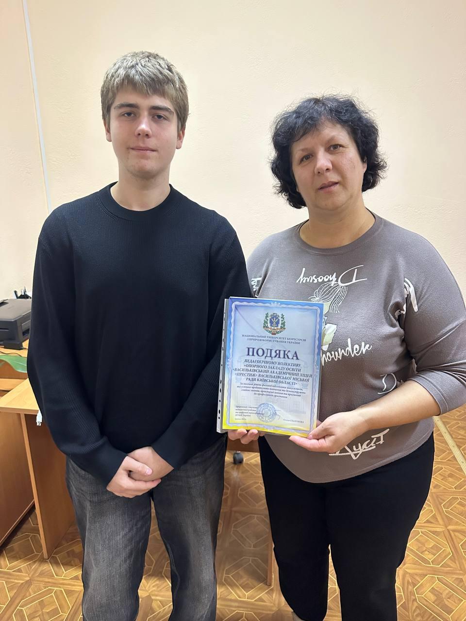 Зображення, що містить одежа, особа, Обличчя людини, усмішка</p>
<p>Вміст на основі ШІ може бути неправильним.