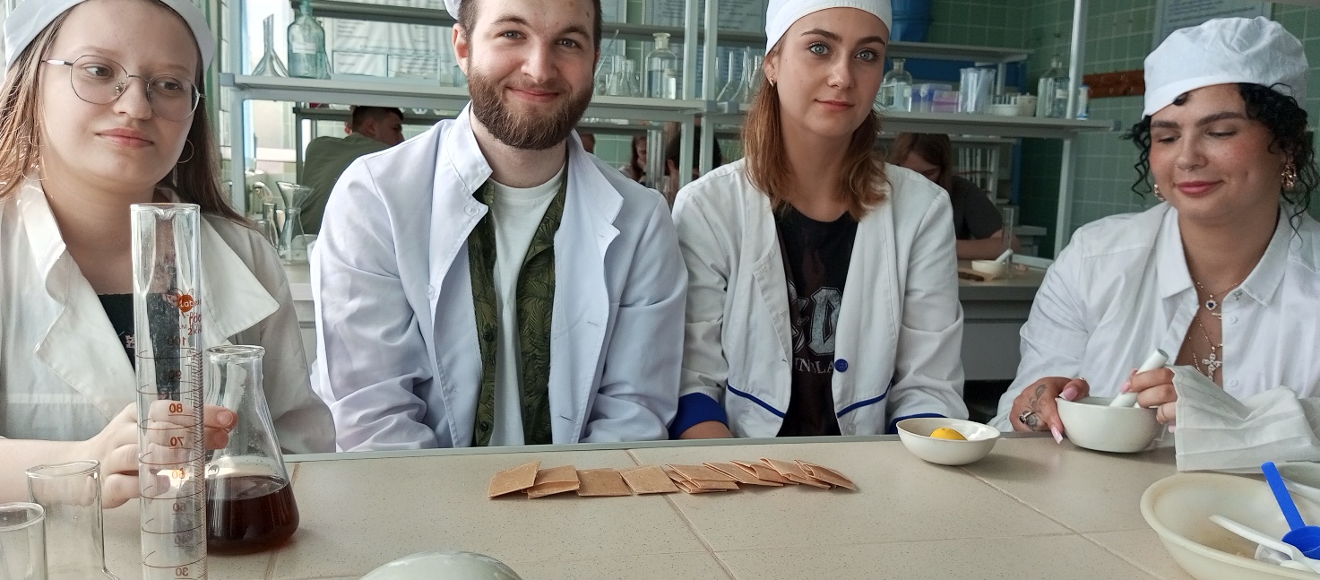 Зображення, що містить особа, одежа, Обличчя людини, у приміщенні</p>
<p>Вміст на основі ШІ може бути неправильним.