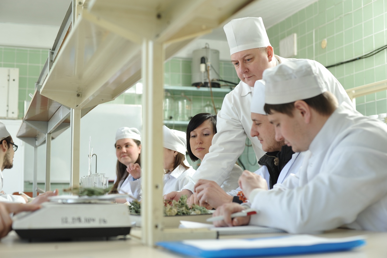 Зображення, що містить одежа, особа, у приміщенні, шеф-кухар</p>
<p>Вміст на основі ШІ може бути неправильним.