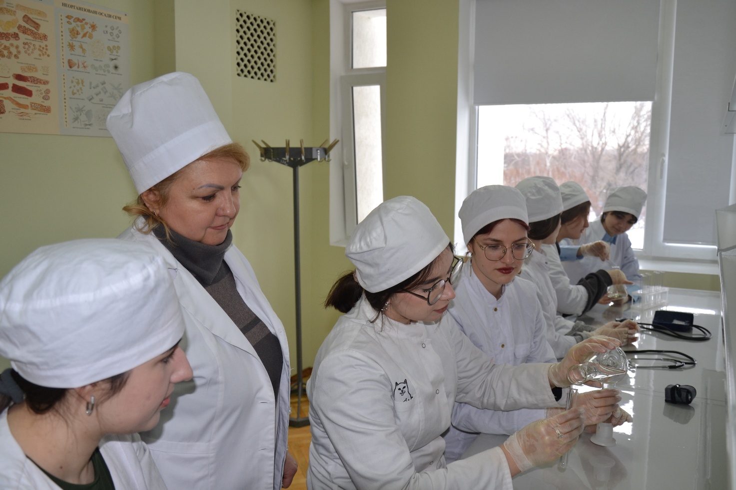 Зображення, що містить одежа, особа, у приміщенні, Обличчя людини</p>
<p>Вміст на основі ШІ може бути неправильним.