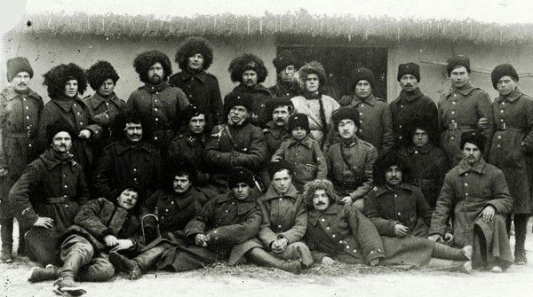 Учасники Першого Зимового походу з конвою М.Омеляновича-Павленка на інтернуванні. 20 грудня 1920 року